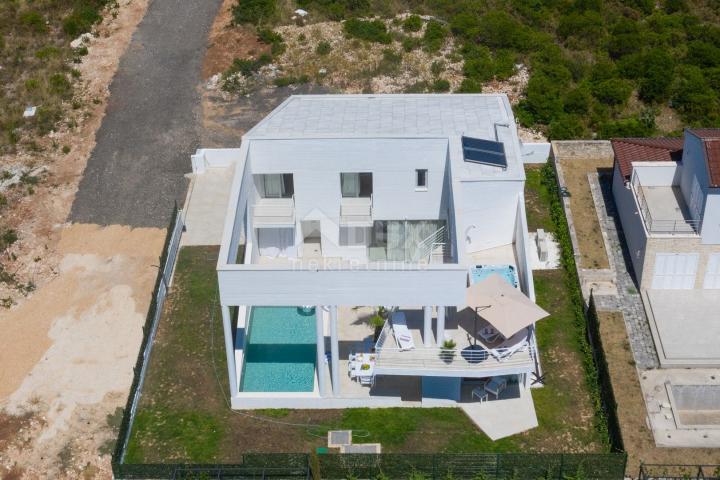 ZADAR, DEBELJAK - Luxuriöse moderne Villa mit Pool und Meerblick