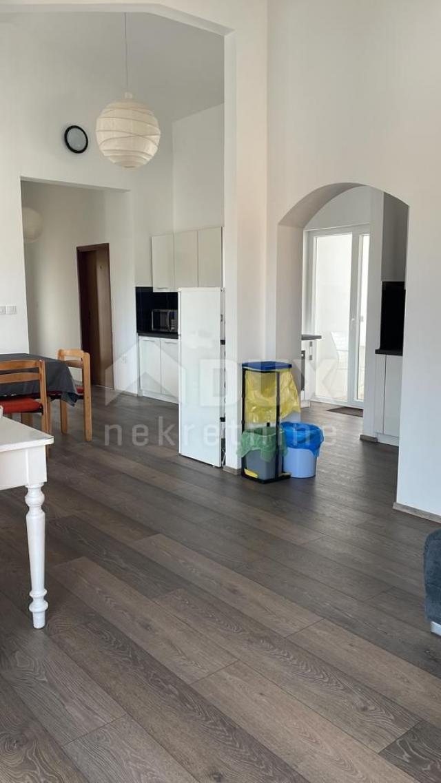 ISTRA, MEDULIN - Apartmanska kuća 500 m od mora! 