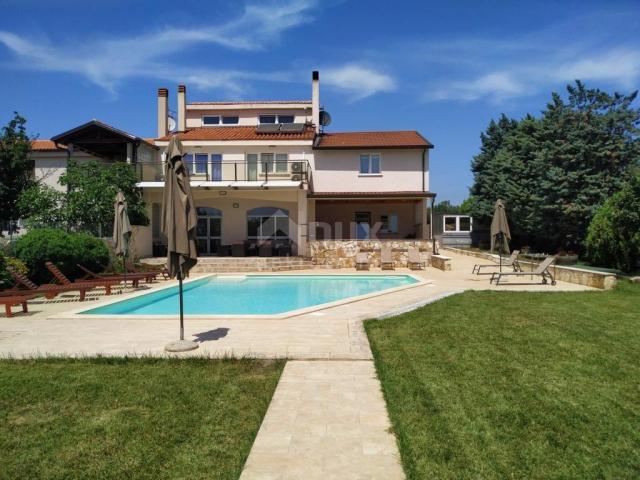 ISTRIA, GALIŽANA - Holiday house 340m2, with a garden of 2145m2 and a swimming pool 60m2