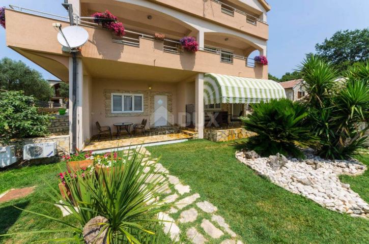 ZADAR, POSEDARJE - Beautiful multi-storey house and stone outbuilding with swimming pool