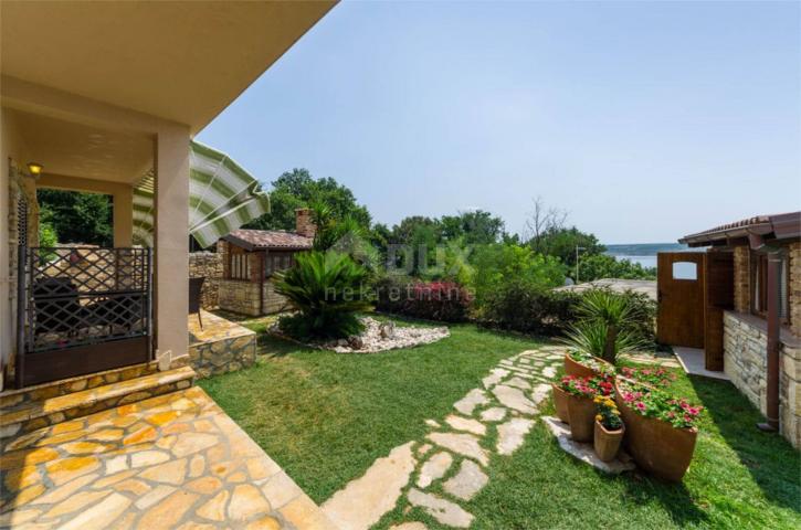 ZADAR, POSEDARJE - Beautiful multi-storey house and stone outbuilding with swimming pool