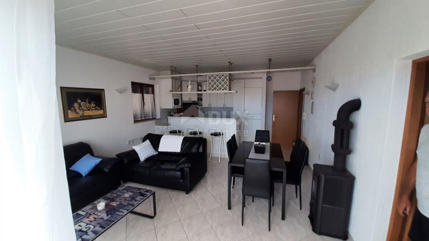 OTOK KRK, BAŠKA - Trosobni apartman u blizini mora