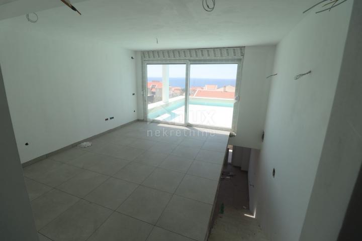 PAG, NOVALJA - Dvoetažni penthouse s krovnom terasom