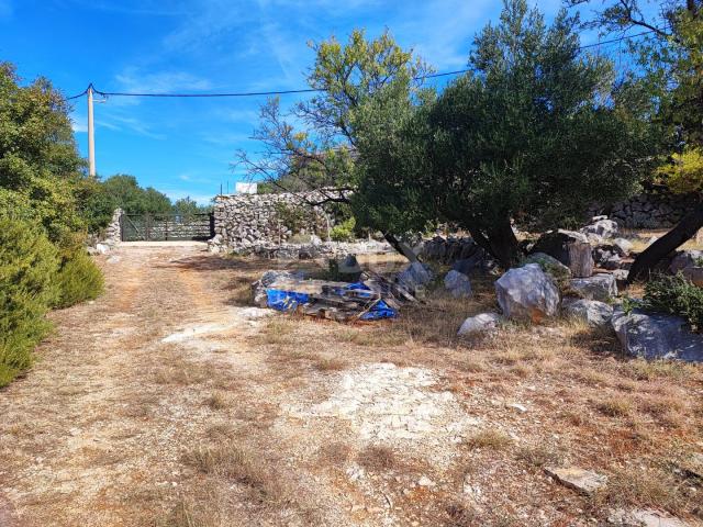 PAG ISLAND, LUN - land in an excellent and quiet location