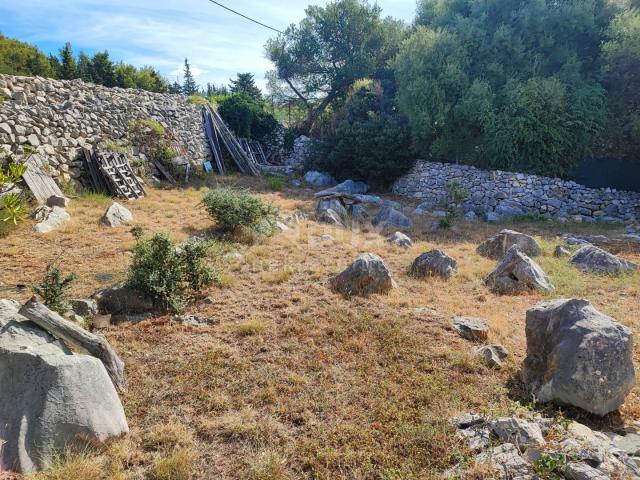 PAG ISLAND, LUN - land in an excellent and quiet location