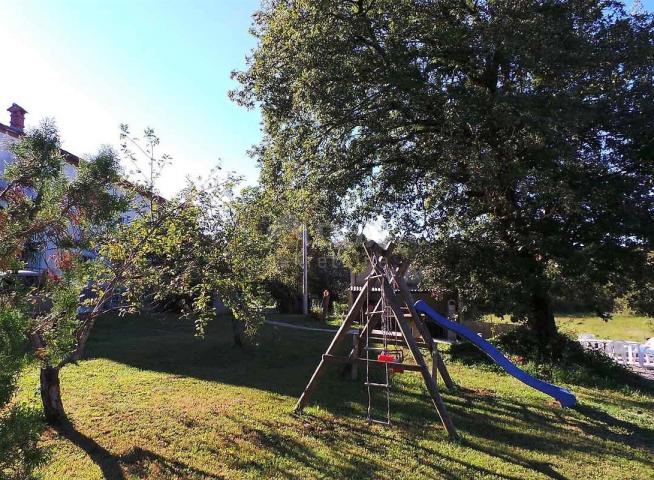 ISTRA, LABIN - Kuća s bazenom i prostranim zemljištem