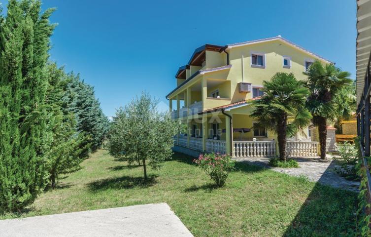 ISTRA, POREČ - Apartmanska kuća s bazenom 2km od mora