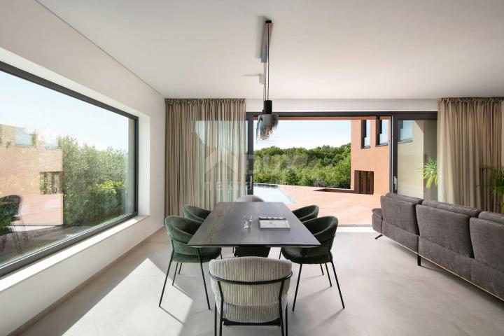 ISTRIA, NOVIGRAD - Modernly designed house with swimming pool