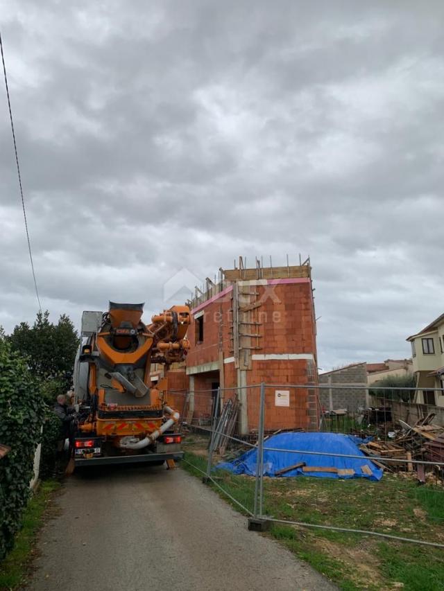 ISTRA, ŠIŠAN - Suvremena vila s bazenom nedaleko mora