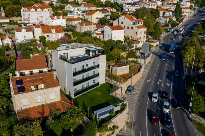 DUBROVNIK- penthouse s pogledom na more i stari grad