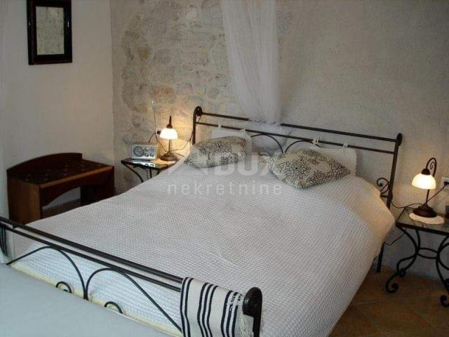 ISTRIA, POREČ - Stone house with swimming pool and beautiful vineyard