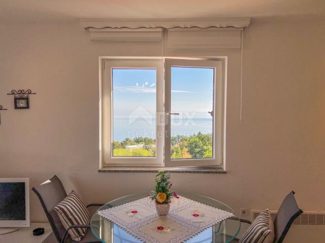 OPATIJA, IKA - zweistöckige Wohnung mit Panoramablick auf das Meer in ruhiger Lage