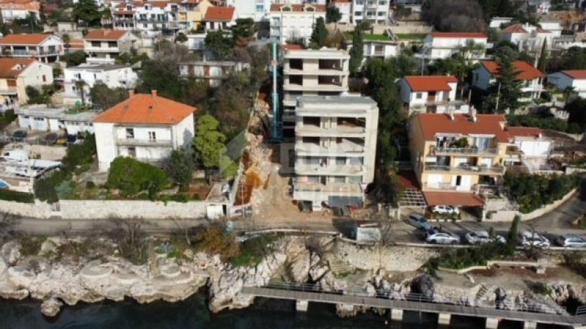 CRIKVENICA - Luxuswohnung im Bau, 1. Reihe zum Meer