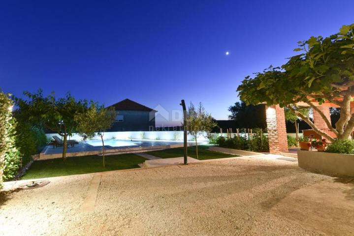 SUKOŠAN, DEBELJAK - holiday house with swimming pool