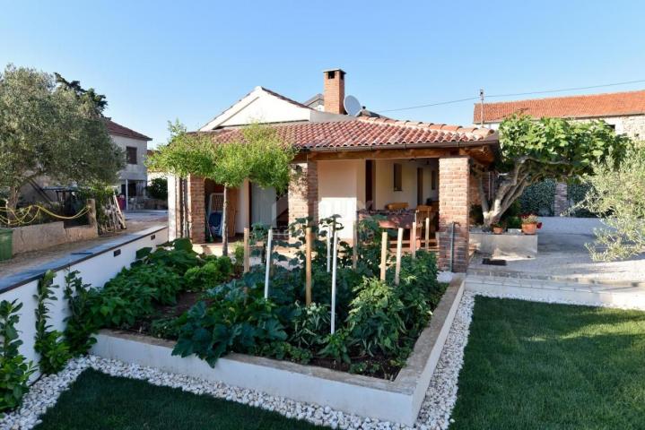 SUKOŠAN, DEBELJAK - holiday house with swimming pool