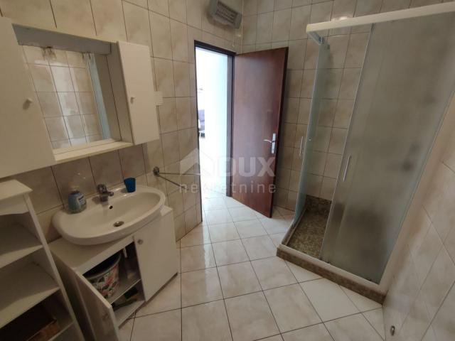 ISTRA, BANJOLE - Apartmanska kuća s bazenom i okućnicom 150m od mora