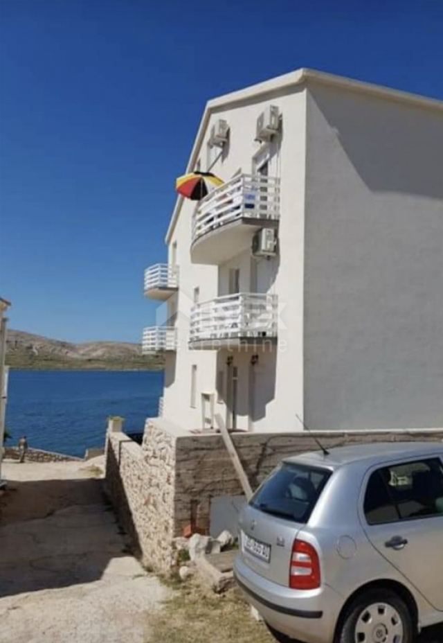 PAG ISLAND - Apartment house first row to the sea