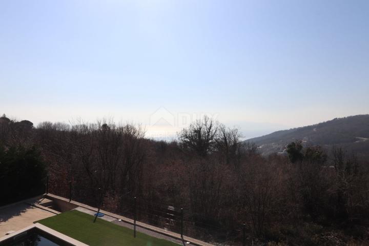 Opatija, Bregi - Neu gebautes Haus mit Pool und Meerblick