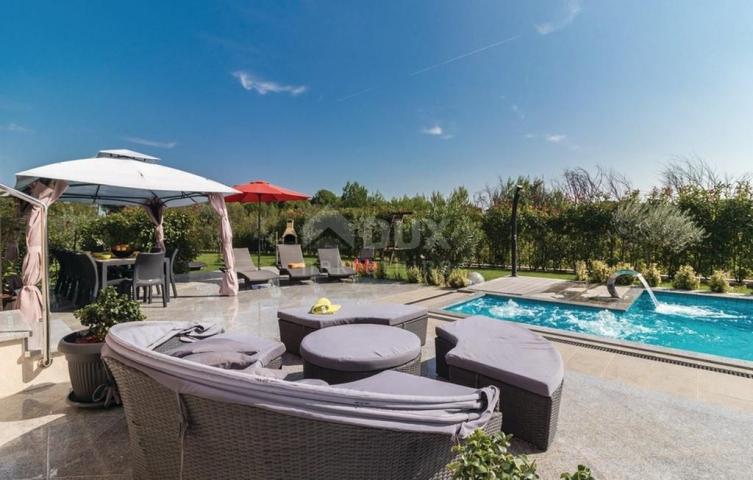 ISTRIA, PULA Villa with pool near the city beaches!