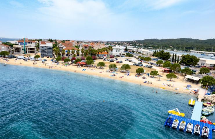 ZADAR, BIBINJE - Mehrfamilienhaus in Strandnähe