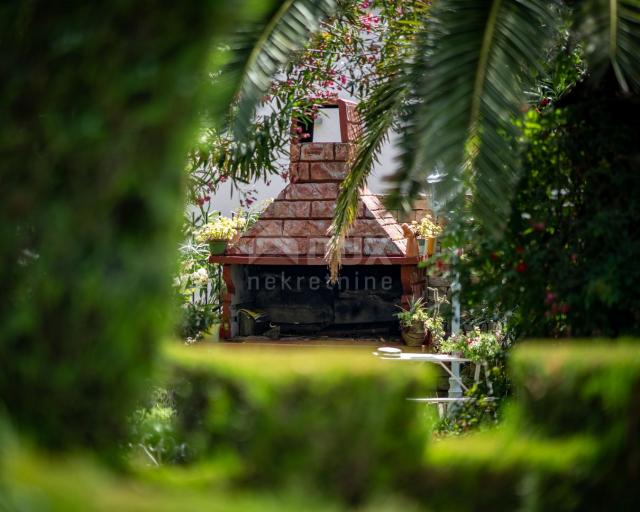 ZADAR, BIBINJE - Mehrfamilienhaus in Strandnähe