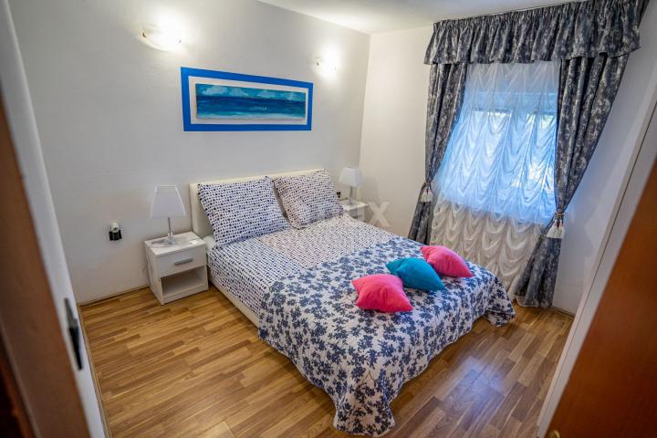 ZADAR, BIBINJE - apartmanska kuća u blizini plaže