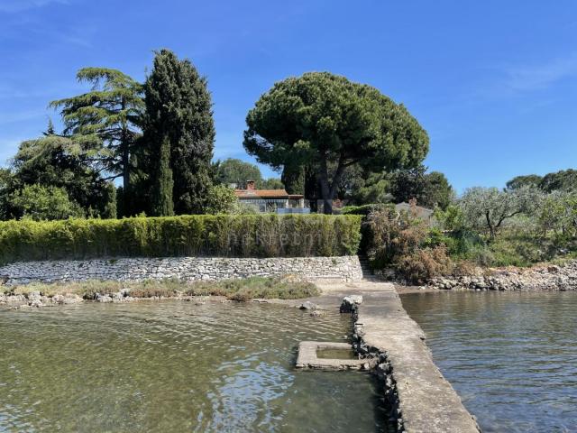 ISTRIA, POMER- Haus, überdachter Pool, zauberhafter Garten! Direkt neben dem Strand!