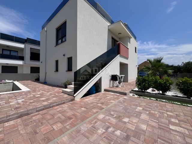 ZADAR, ZATON - A beautiful house with a pool and a view of the sea