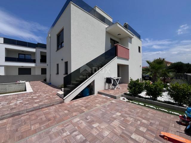 ZADAR, ZATON - A beautiful house with a pool and a view of the sea