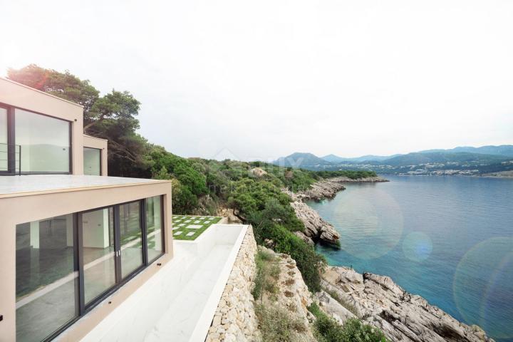 DUBROVNIK, KOLOČEP – moderne Luxusvilla in erster Reihe zum Meer