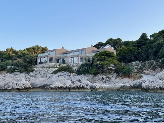 DUBROVNIK, KOLOČEP – moderne Luxusvilla in erster Reihe zum Meer