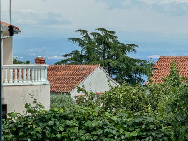 OPATIJA, IČIĆI - sladak jednosoban stan s garažnim mjestom, zajedničkim bazenom, blizu mora i Opatij