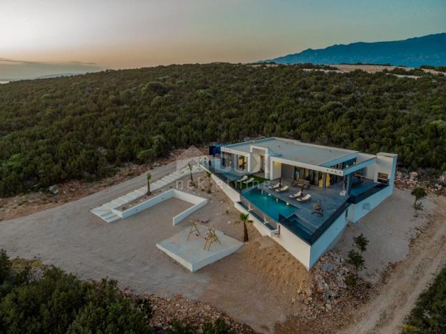 OTOK PAG, NOVALJA - luksuzna duplex vila na prostranoj okućnici s pogledom na more