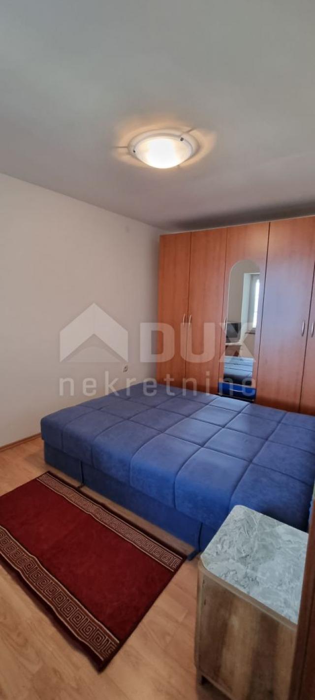 NOVI VINODOLSKI - Kuća sa 4 apartmana iznad centra