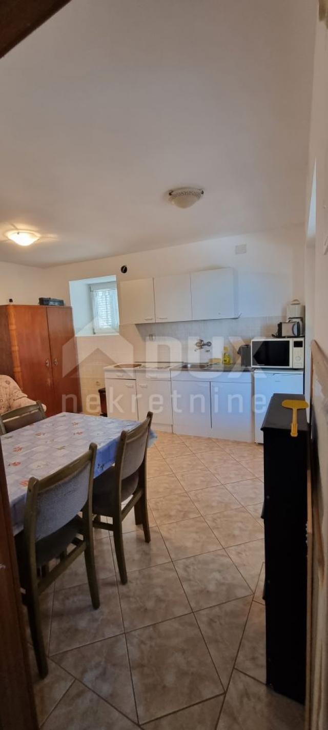 NOVI VINODOLSKI - Kuća sa 4 apartmana iznad centra