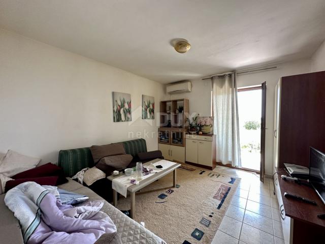 ISTRIA, UMAG - 1BR+DB first row to the sea, 1st floor, rarity on the market!