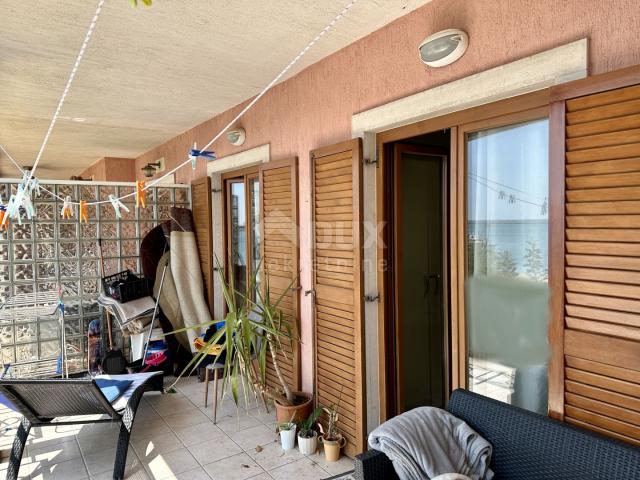 ISTRIA, UMAG - 1BR+DB first row to the sea, 1st floor, rarity on the market!