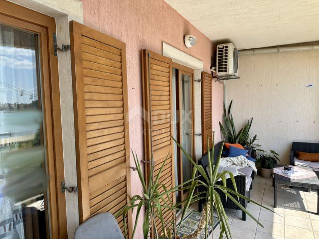 ISTRIA, UMAG - 1BR+DB first row to the sea, 1st floor, rarity on the market!