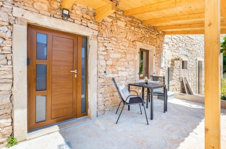 ISTRIA, ŠIŠAN - Renovated Istrian stone house