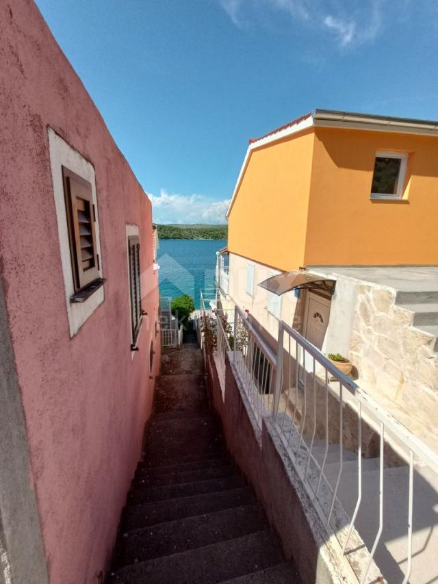 ŠIBENIK, GREBAŠTICA - Apartmanska kuća s pogledom na more