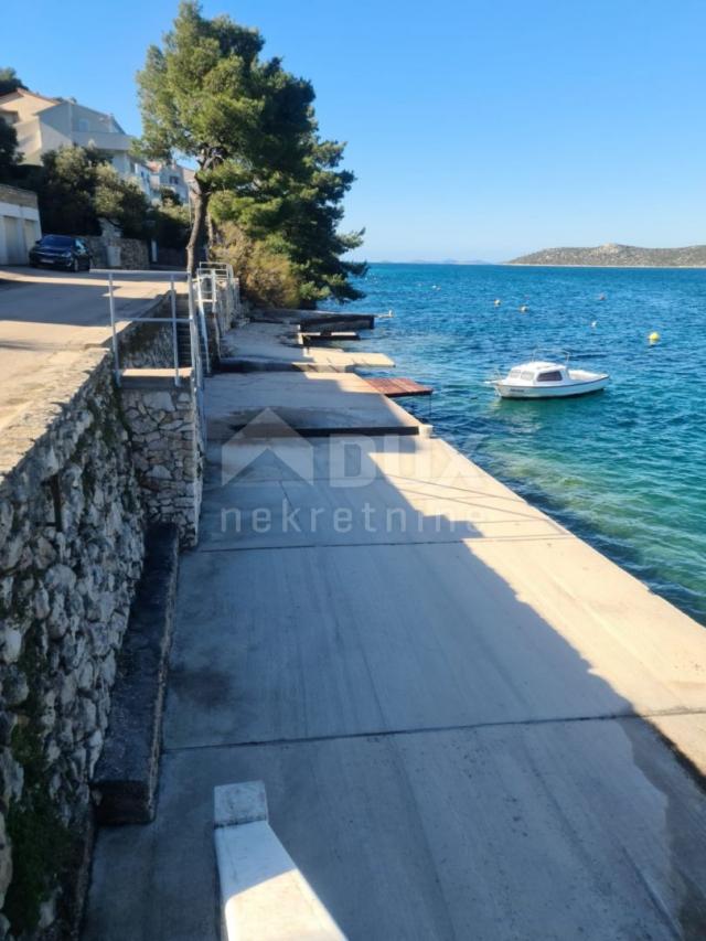 ŠIBENIK, GREBAŠTICA - Apartmanska kuća s pogledom na more