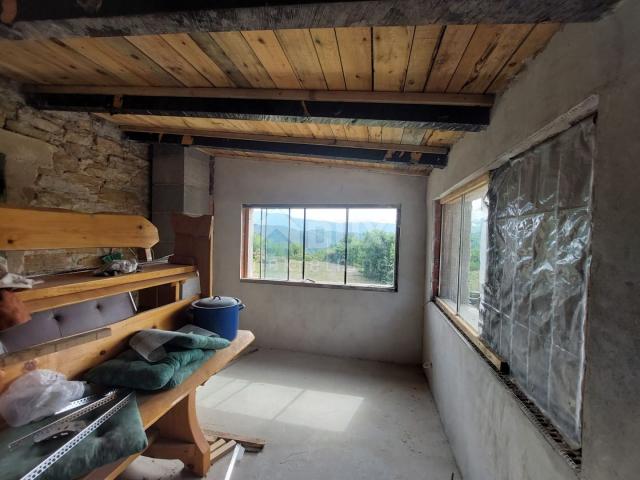 ISTRIA, GRAČIŠĆE - A stone house in complete seclusion with a view of greenery