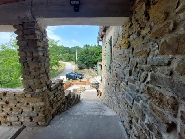 ISTRIA, GRAČIŠĆE - A stone house in complete seclusion with a view of greenery