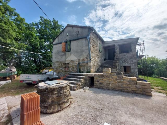 ISTRIA, GRAČIŠĆE - A stone house in complete seclusion with a view of greenery