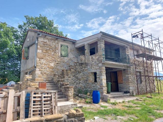 ISTRIA, GRAČIŠĆE - A stone house in complete seclusion with a view of greenery