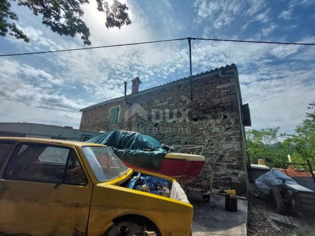 ISTRIA, GRAČIŠĆE - A stone house in complete seclusion with a view of greenery