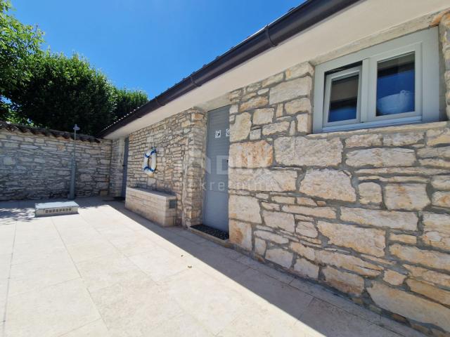 ISTRIA, SVETVINČENAT - Stone Istrian house with an additional apartment in a quiet location