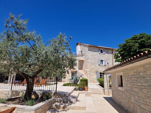 ISTRIA, SVETVINČENAT - Stone Istrian house with an additional apartment in a quiet location