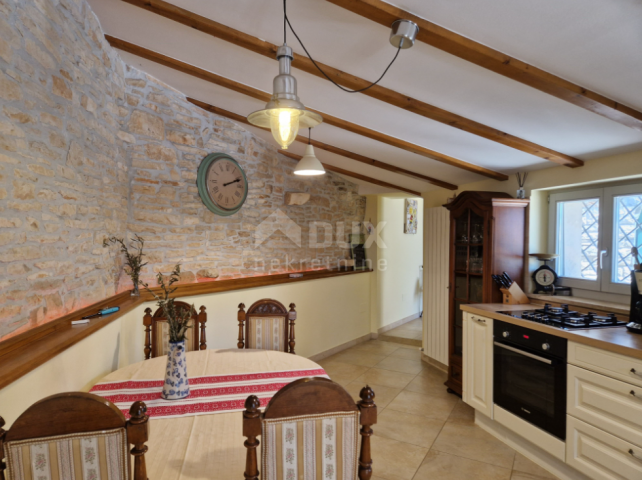 ISTRIA, SVETVINČENAT - Stone Istrian house with an additional apartment in a quiet location