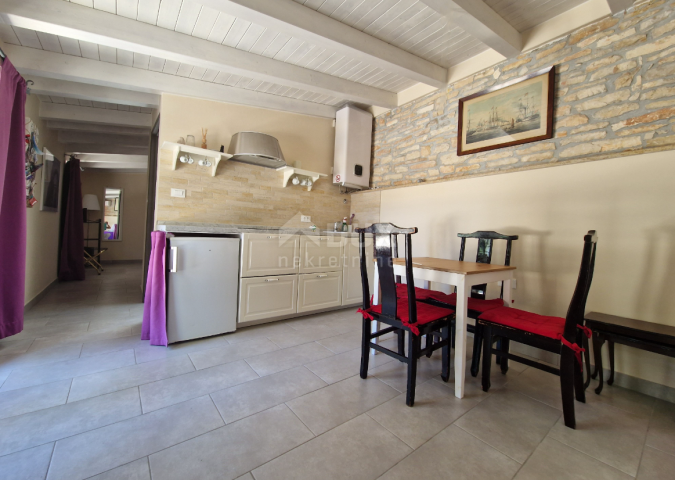 ISTRIA, SVETVINČENAT - Stone Istrian house with an additional apartment in a quiet location